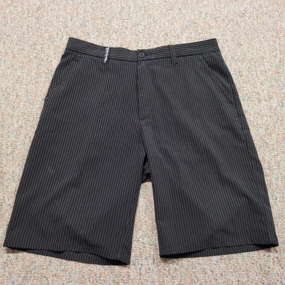 Travis Mathew Golf Shorts Mens 34 Black Pinstripe Performance Stretch Flat Front
